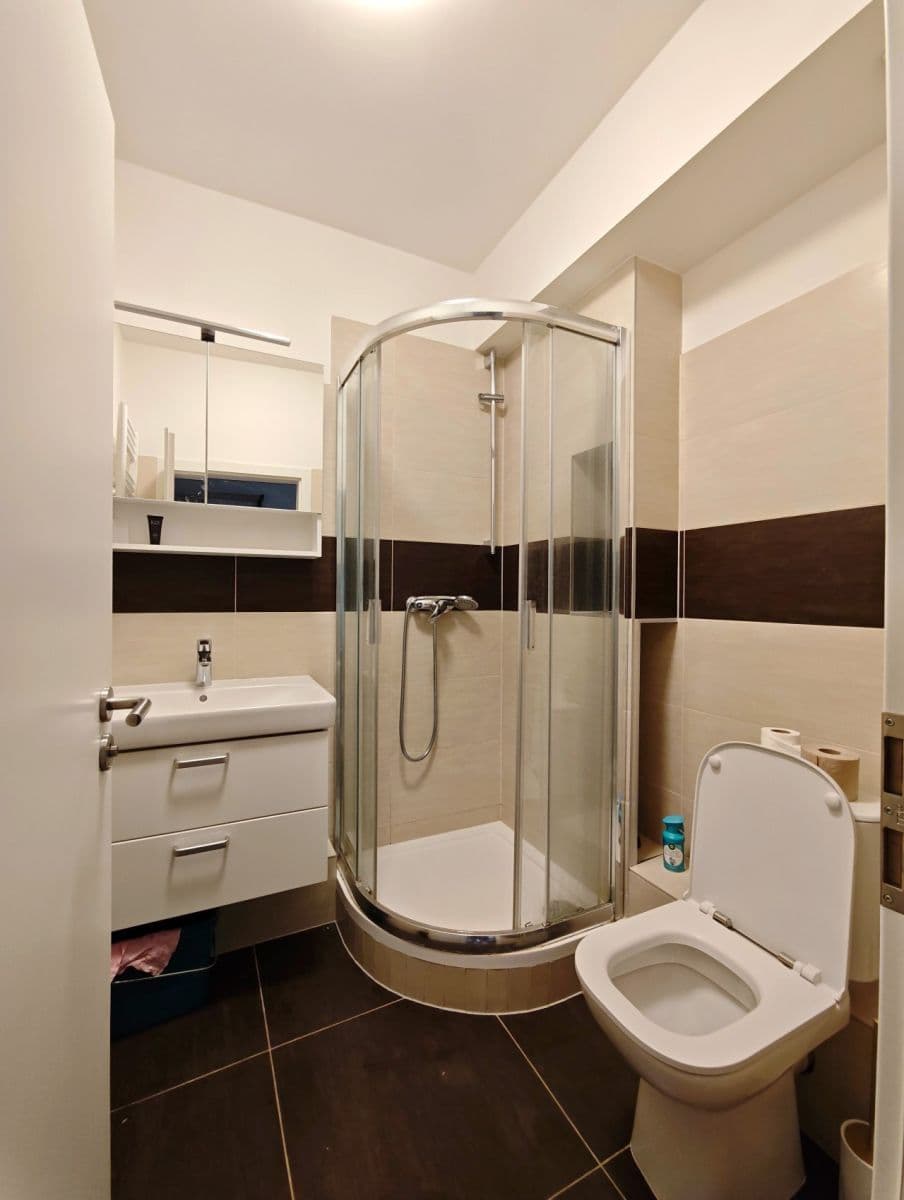 Prenájom bytu 2-izbový 58 m², Lotyšská, Praha, Praha Prenájom bytu 2-izbový 58 m², Lotyšská, Praha, Praha