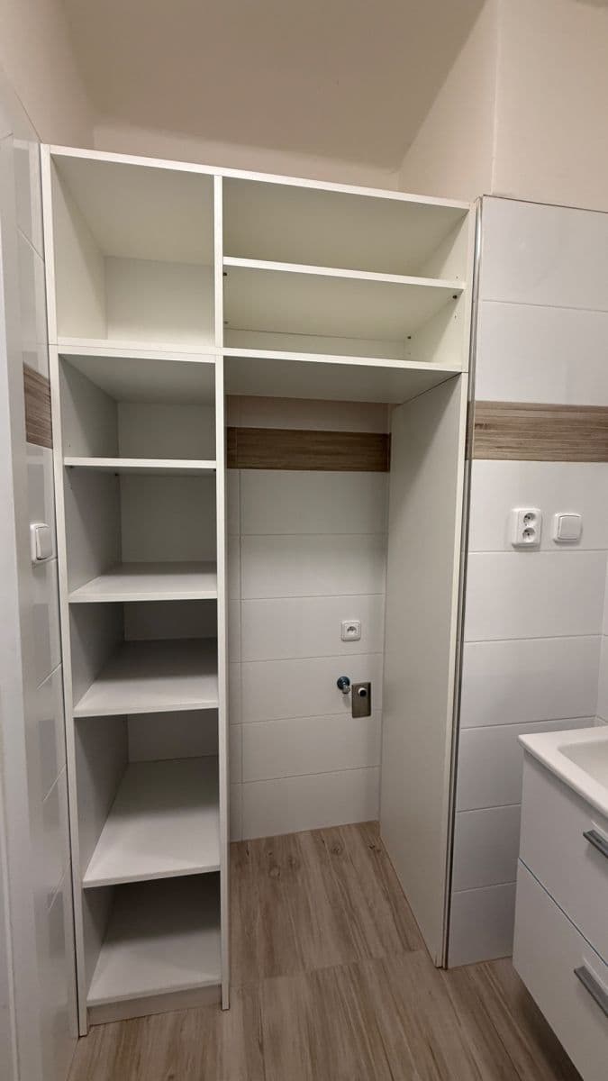 Prenájom bytu 2-izbový 59 m², Bohutín, Středočeský kraj Prenájom bytu 2-izbový 59 m², Bohutín, Středočeský kraj