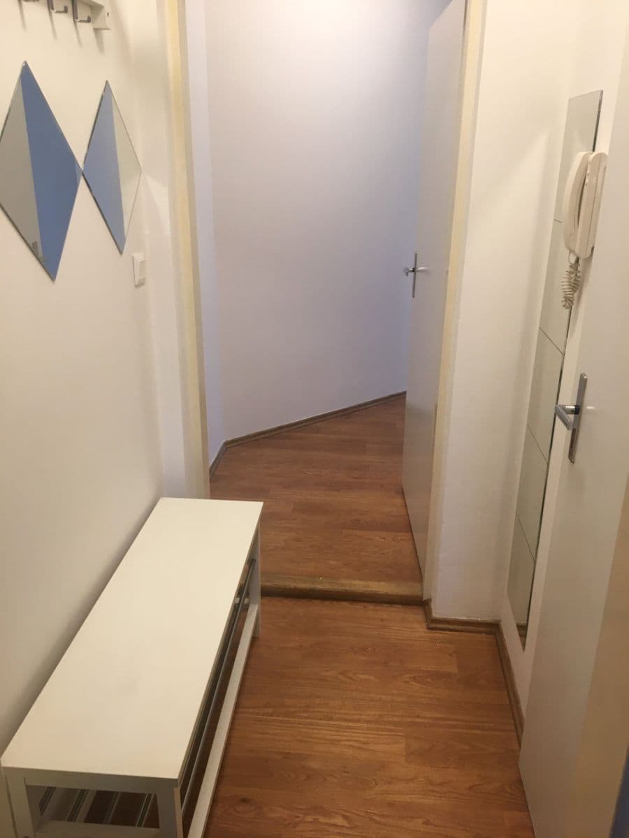 Prenájom bytu 1-izbový 24 m², Pod Sychrovem Ⅰ, Praha, Praha Prenájom bytu 1-izbový 24 m², Pod Sychrovem Ⅰ, Praha, Praha