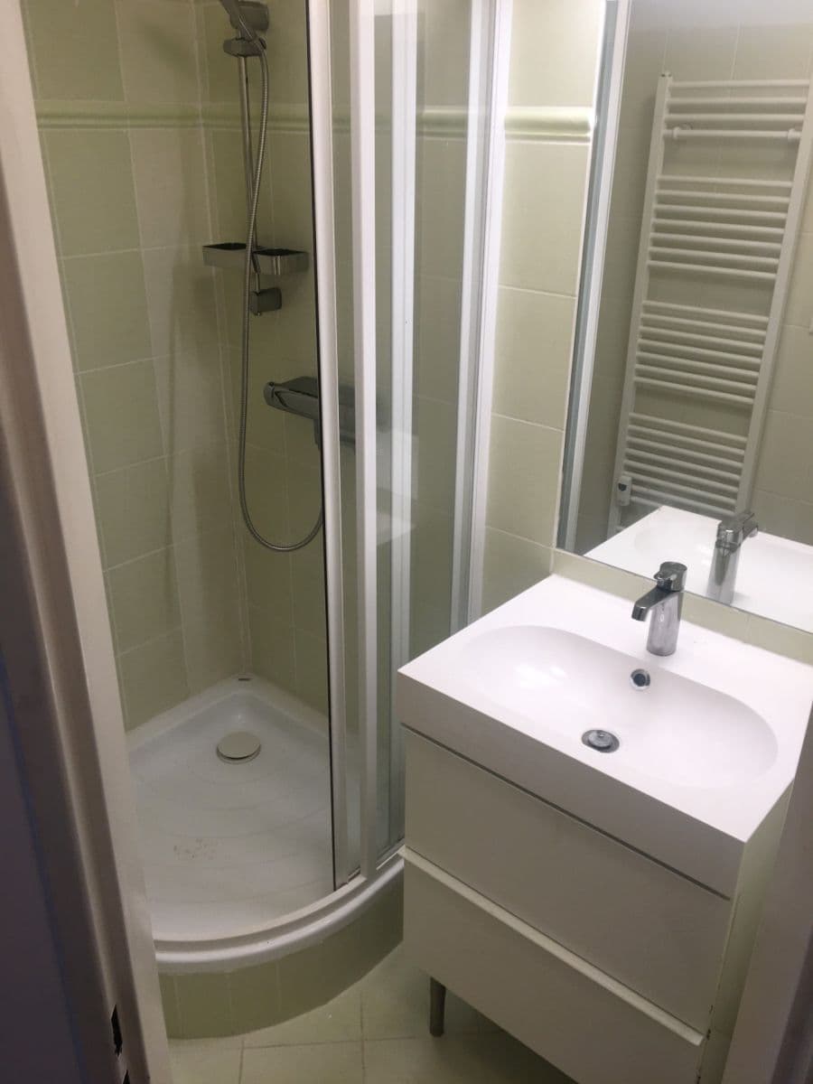 Prenájom bytu 1-izbový 24 m², Pod Sychrovem Ⅰ, Praha, Praha Prenájom bytu 1-izbový 24 m², Pod Sychrovem Ⅰ, Praha, Praha