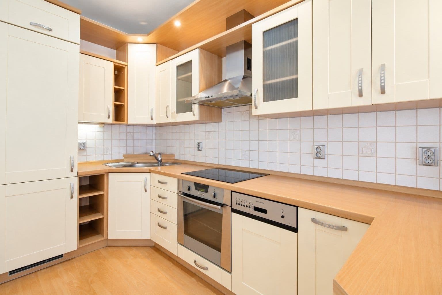 Prenájom bytu 2-izbový 53 m², Dukelská, Benešov, Středočeský kraj Prenájom bytu 2-izbový 53 m², Dukelská, Benešov, Středočeský kraj