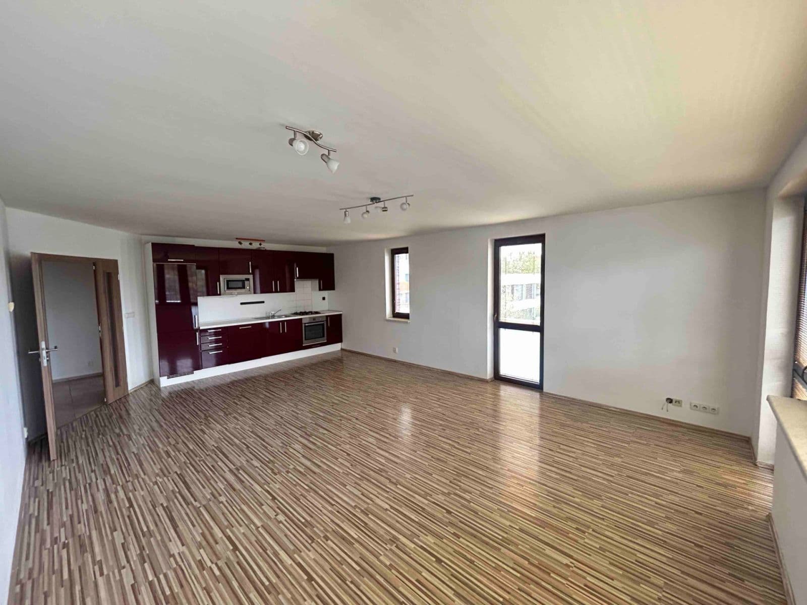 Predaj bytu 3-izbový 85 m², U Výstavby, Praha, Praha Predaj bytu 3-izbový 85 m², U Výstavby, Praha, Praha