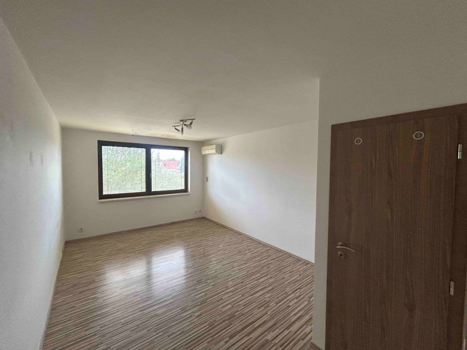 Predaj bytu 3-izbový 85 m², U Výstavby, Praha, Praha Predaj bytu 3-izbový 85 m², U Výstavby, Praha, Praha