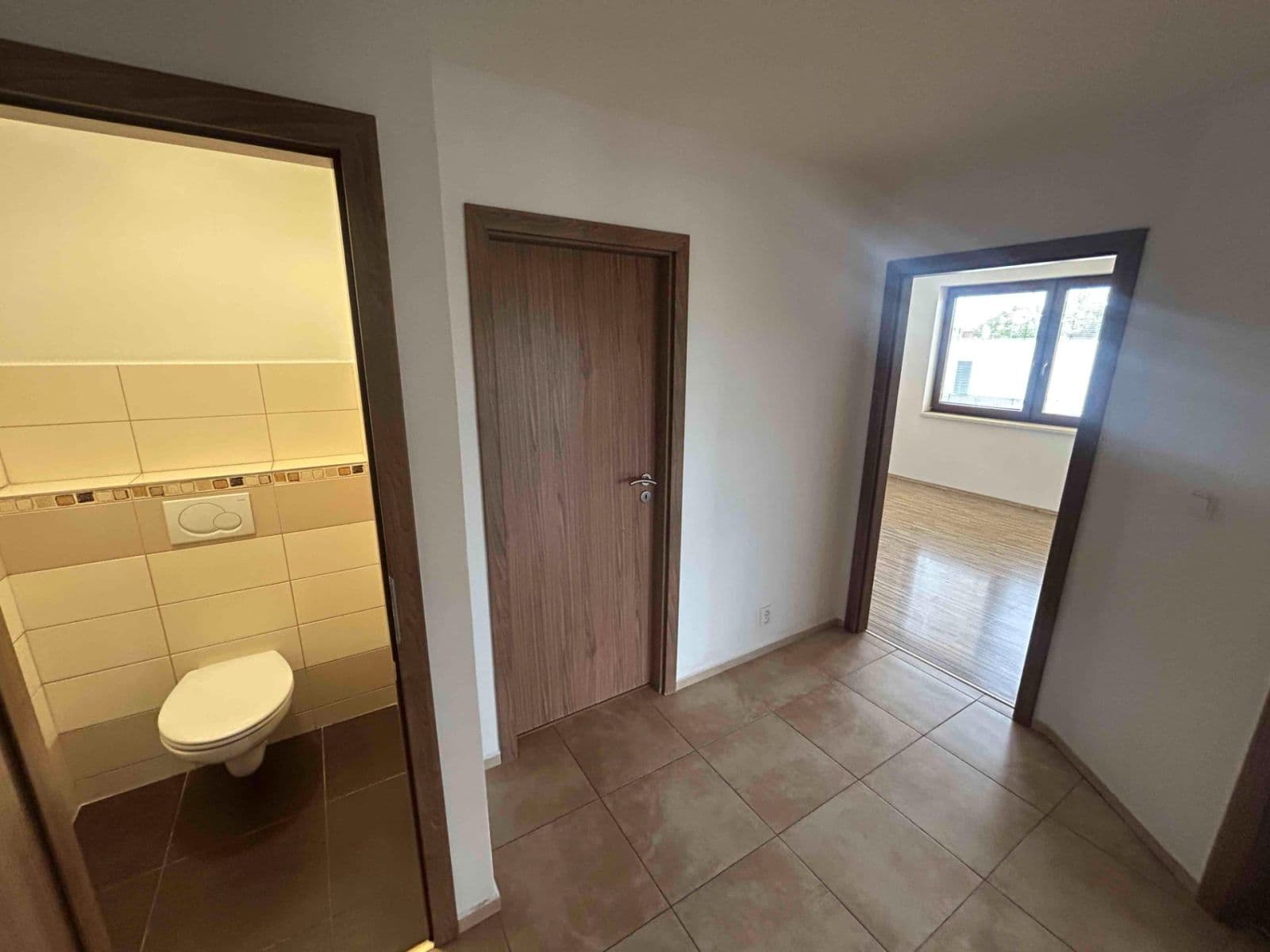 Predaj bytu 3-izbový 85 m², U Výstavby, Praha, Praha Predaj bytu 3-izbový 85 m², U Výstavby, Praha, Praha