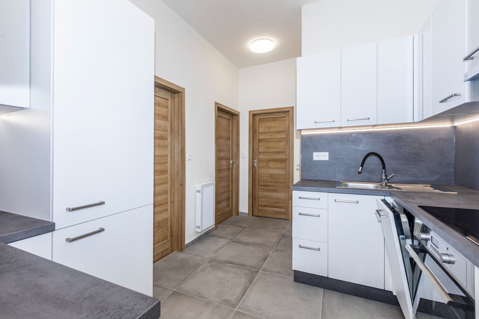 Prenájom bytu 2-izbový 50 m², Jivenská, Praha, Praha Prenájom bytu 2-izbový 50 m², Jivenská, Praha, Praha