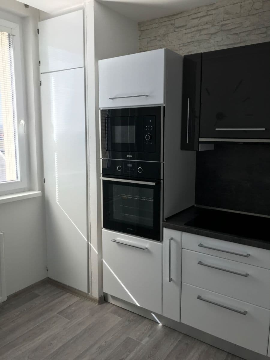 Prenájom bytu 2-izbový 45 m², Okružní, Zlín, Zlínský kraj Prenájom bytu 2-izbový 45 m², Okružní, Zlín, Zlínský kraj