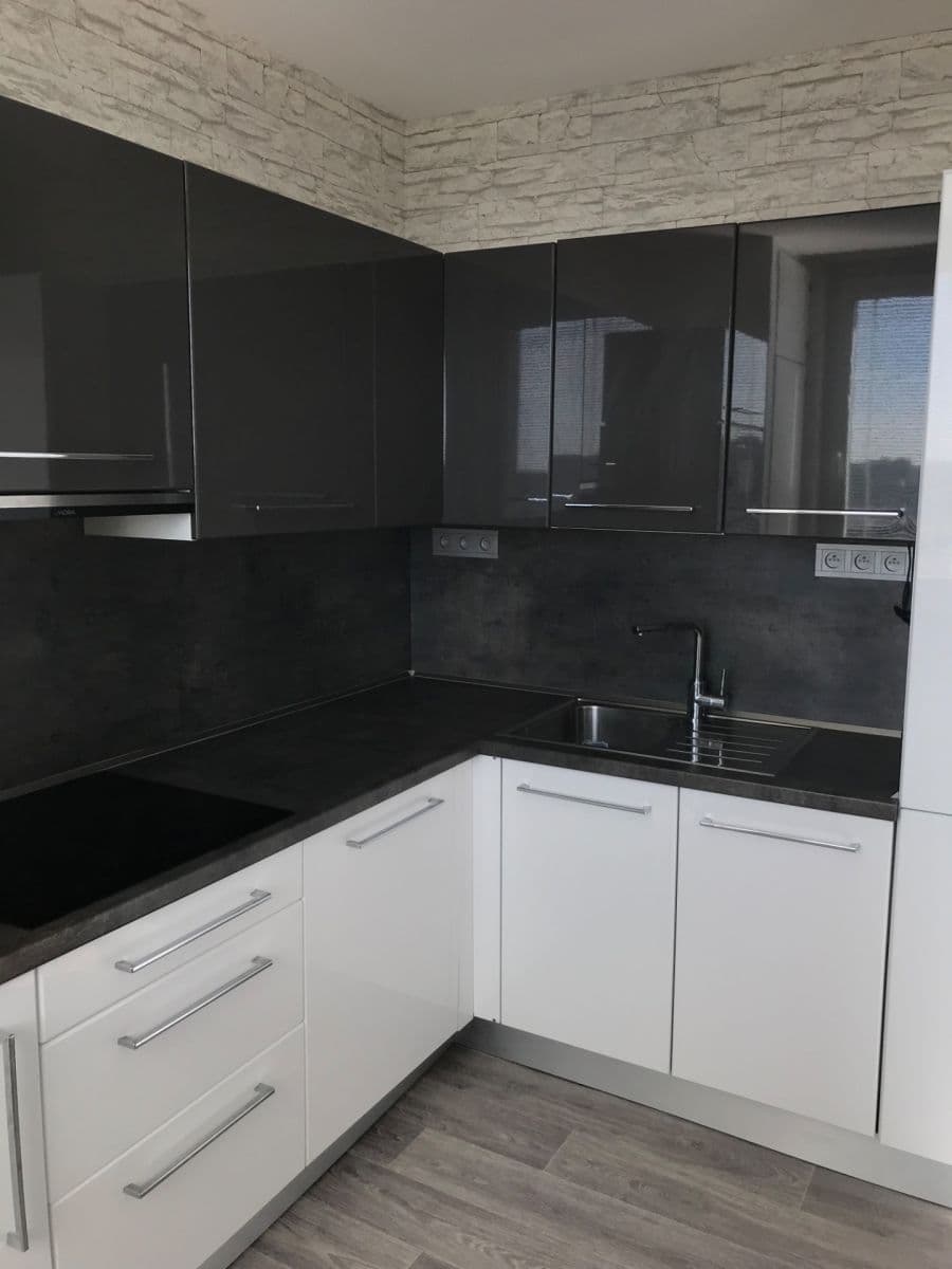 Prenájom bytu 2-izbový 45 m², Okružní, Zlín, Zlínský kraj Prenájom bytu 2-izbový 45 m², Okružní, Zlín, Zlínský kraj