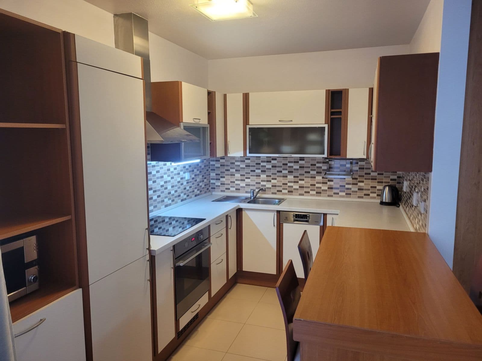 Prenájom bytu 1-izbový 42 m², Galvaniho, Ružinov, Bratislavský kraj Prenájom bytu 1-izbový 42 m², Galvaniho, Ružinov, Bratislavský kraj