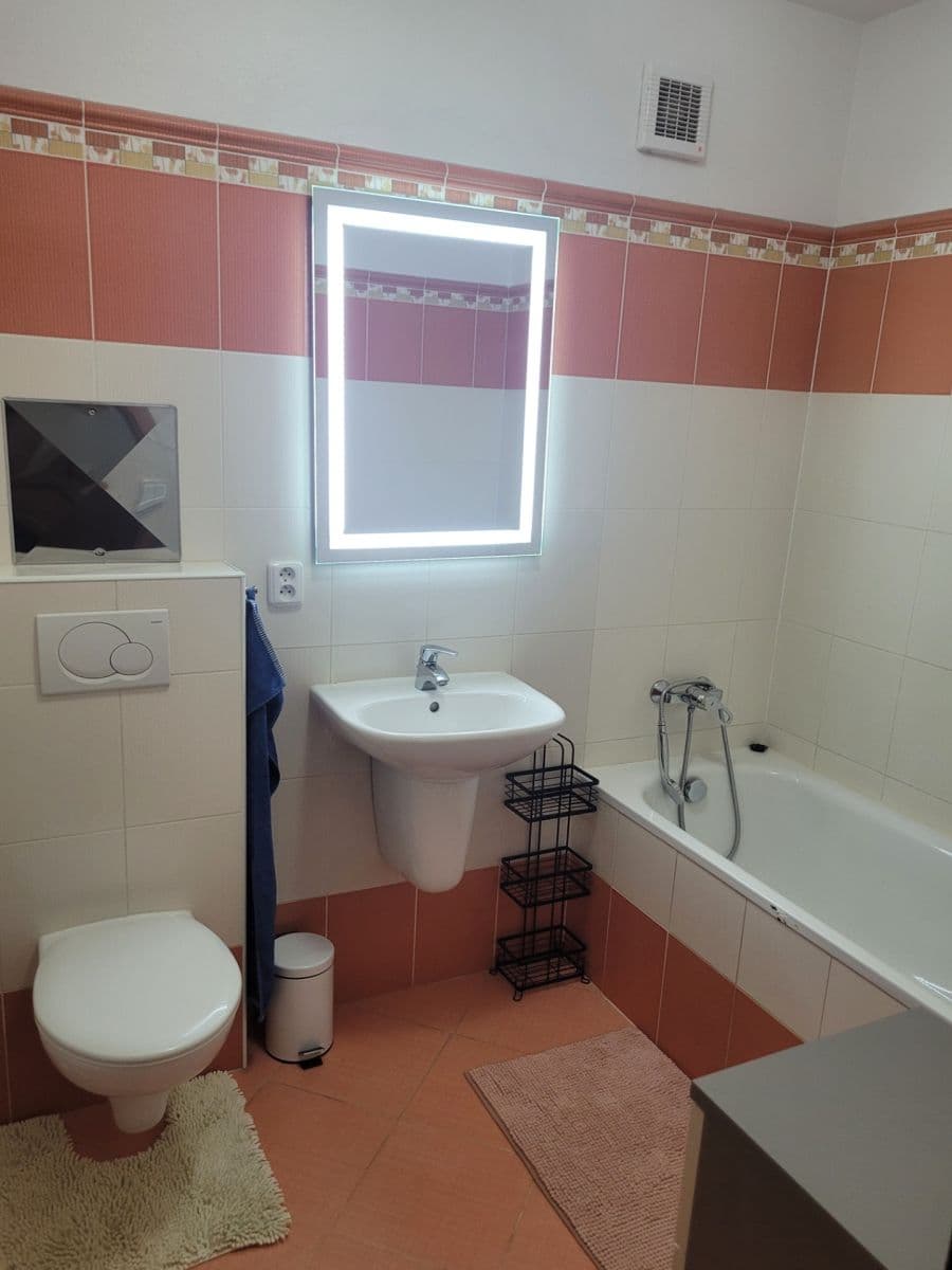 Prenájom bytu 1-izbový 42 m², Galvaniho, Ružinov, Bratislavský kraj Prenájom bytu 1-izbový 42 m², Galvaniho, Ružinov, Bratislavský kraj