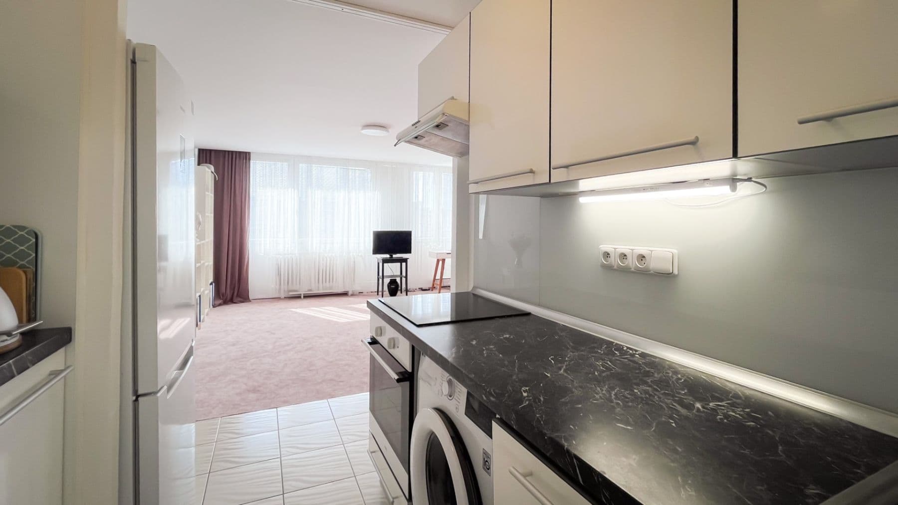 Prenájom bytu 1-izbový 43 m², Zelenohorská, Praha, Praha Prenájom bytu 1-izbový 43 m², Zelenohorská, Praha, Praha