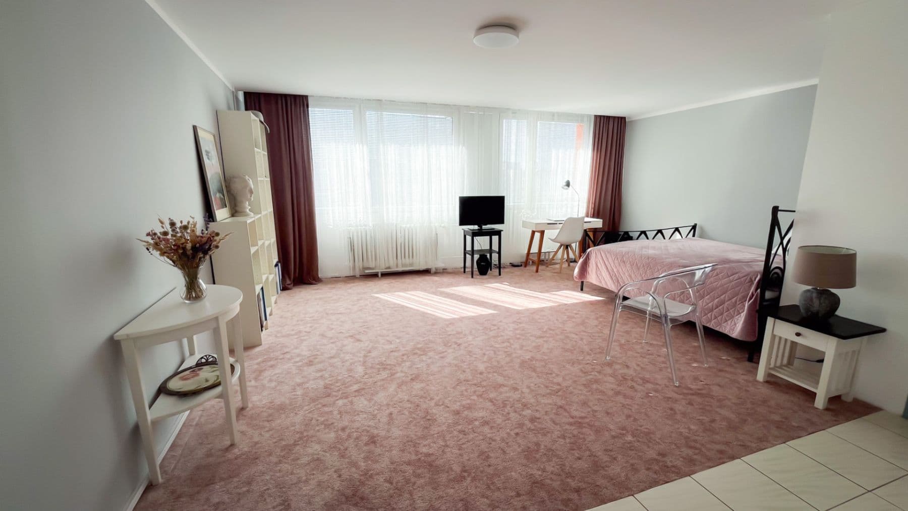 Prenájom bytu 1-izbový 43 m², Zelenohorská, Praha, Praha Prenájom bytu 1-izbový 43 m², Zelenohorská, Praha, Praha