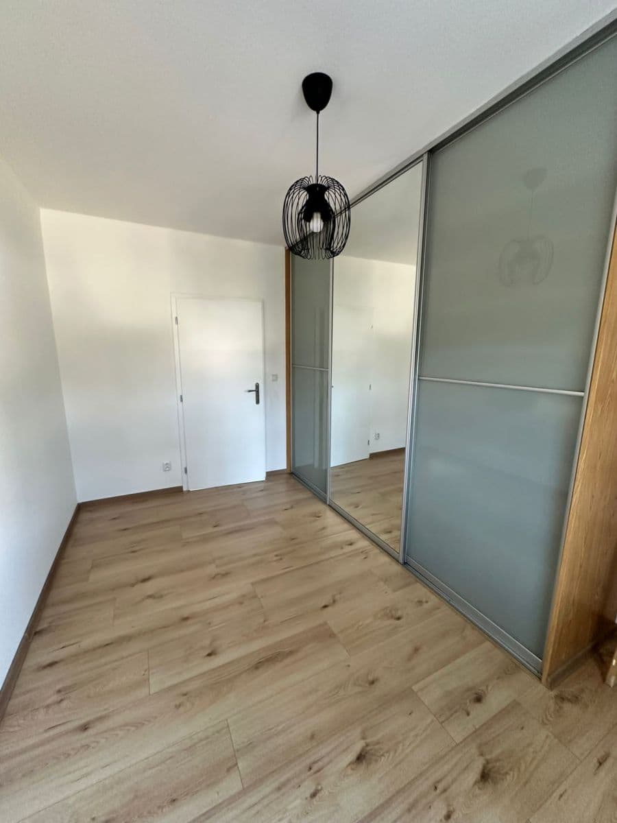 Prenájom bytu 3-izbový 70 m², Ľudovíta Fullu, Karlova Ves, Bratislavský kraj Prenájom bytu 3-izbový 70 m², Ľudovíta Fullu, Karlova Ves, Bratislavský kraj
