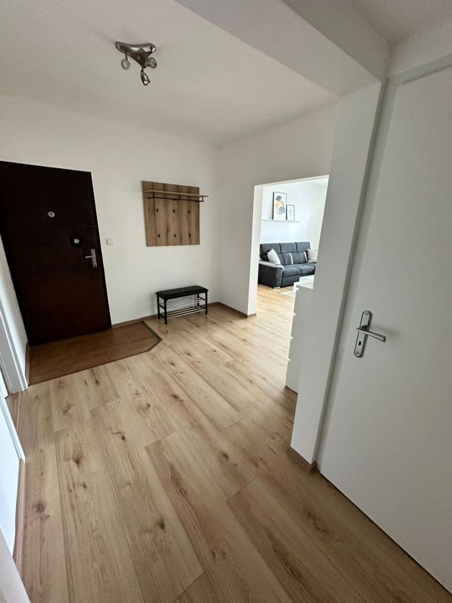 Prenájom bytu 3-izbový 70 m², Ľudovíta Fullu, Karlova Ves, Bratislavský kraj Prenájom bytu 3-izbový 70 m², Ľudovíta Fullu, Karlova Ves, Bratislavský kraj