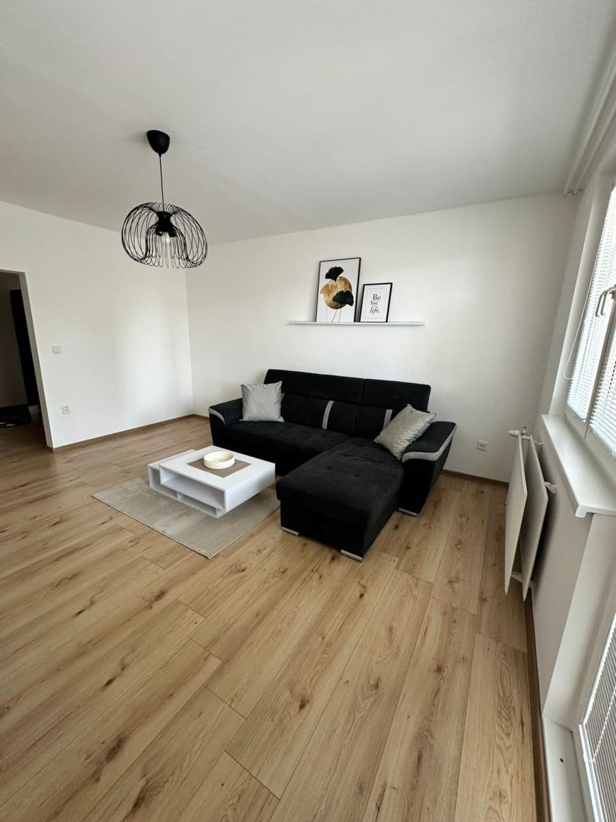 Prenájom bytu 3-izbový 70 m², Ľudovíta Fullu, Karlova Ves, Bratislavský kraj Prenájom bytu 3-izbový 70 m², Ľudovíta Fullu, Karlova Ves, Bratislavský kraj