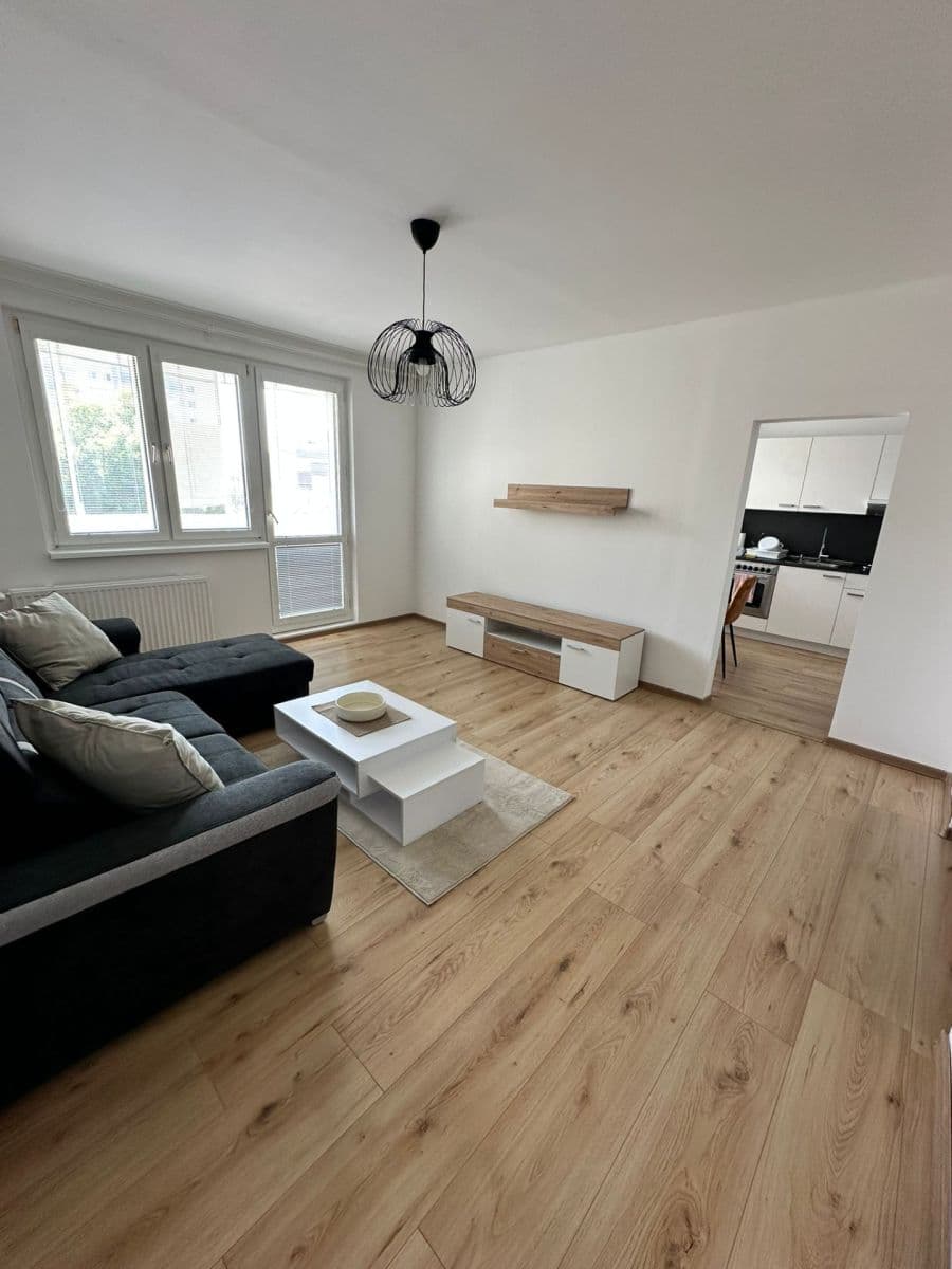 Prenájom bytu 3-izbový 70 m², Ľudovíta Fullu, Karlova Ves, Bratislavský kraj Prenájom bytu 3-izbový 70 m², Ľudovíta Fullu, Karlova Ves, Bratislavský kraj