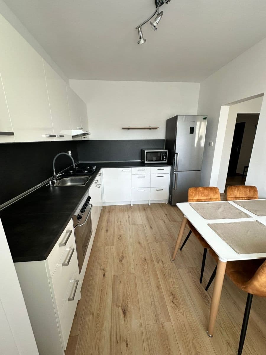 Prenájom bytu 3-izbový 70 m², Ľudovíta Fullu, Karlova Ves, Bratislavský kraj Prenájom bytu 3-izbový 70 m², Ľudovíta Fullu, Karlova Ves, Bratislavský kraj
