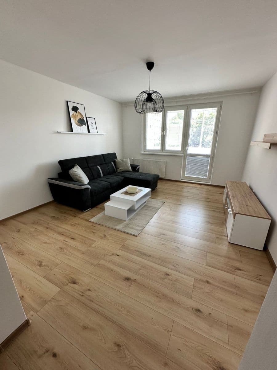 Prenájom bytu 3-izbový 70 m², Ľudovíta Fullu, Karlova Ves, Bratislavský kraj Prenájom bytu 3-izbový 70 m², Ľudovíta Fullu, Karlova Ves, Bratislavský kraj