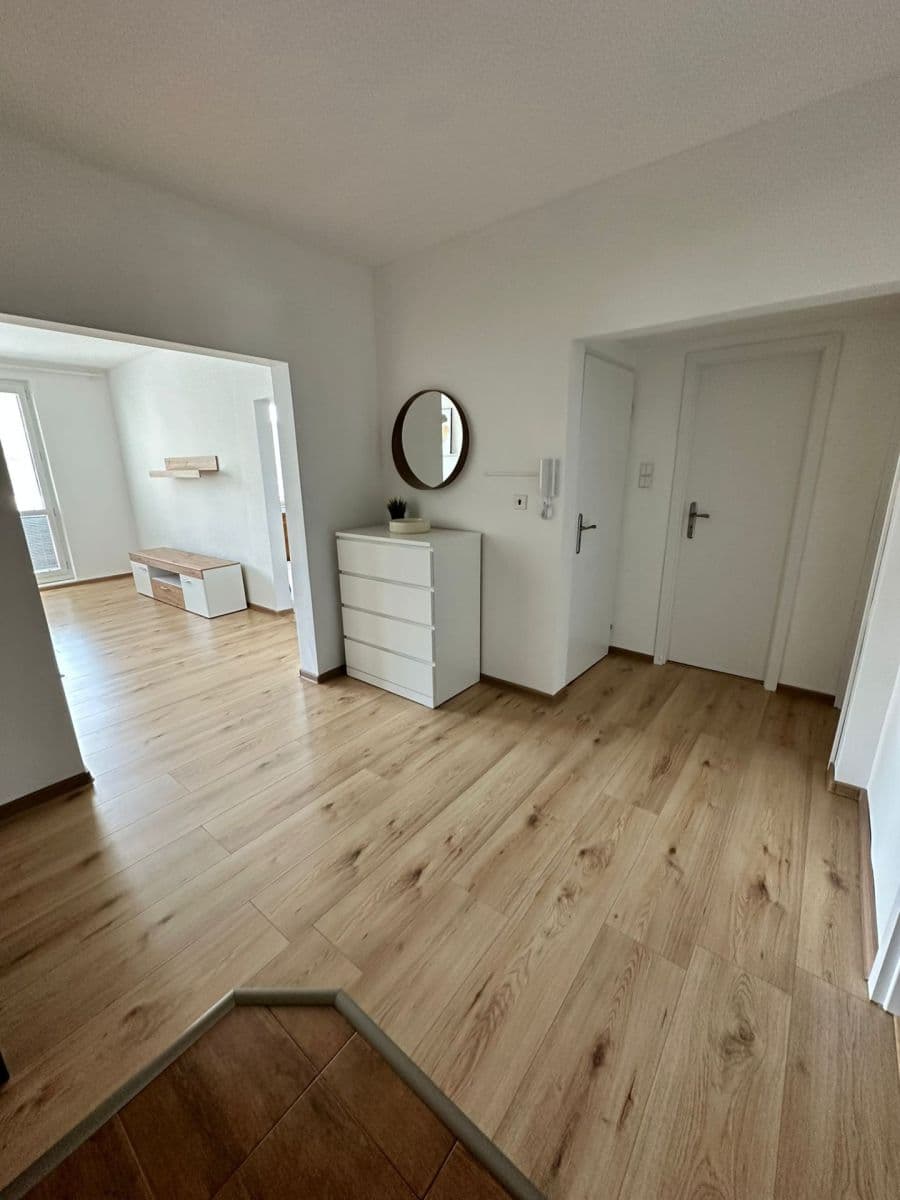 Prenájom bytu 3-izbový 70 m², Ľudovíta Fullu, Karlova Ves, Bratislavský kraj Prenájom bytu 3-izbový 70 m², Ľudovíta Fullu, Karlova Ves, Bratislavský kraj