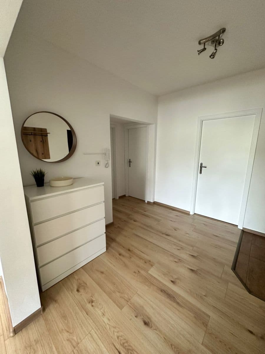 Prenájom bytu 3-izbový 70 m², Ľudovíta Fullu, Karlova Ves, Bratislavský kraj Prenájom bytu 3-izbový 70 m², Ľudovíta Fullu, Karlova Ves, Bratislavský kraj