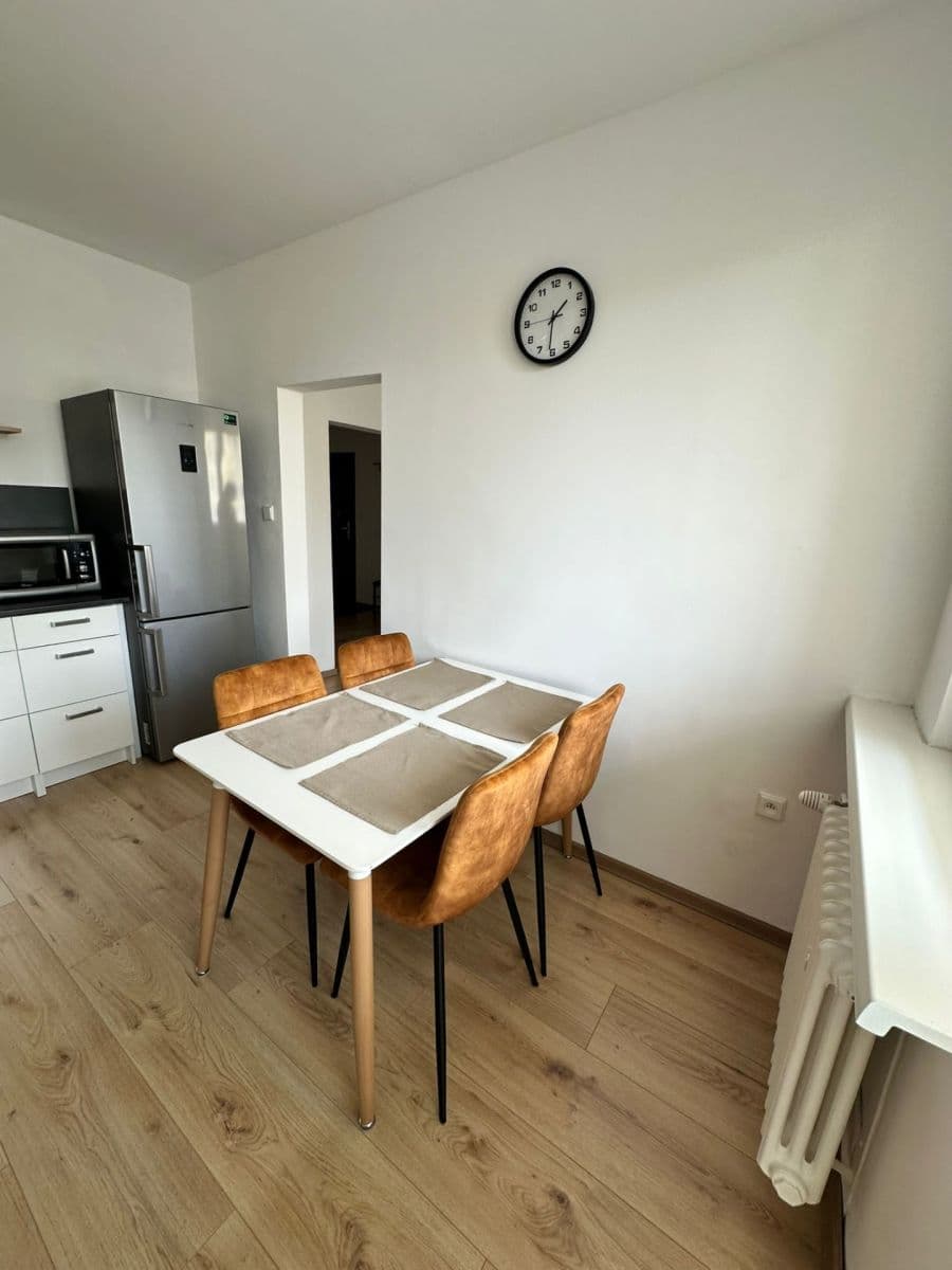 Prenájom bytu 3-izbový 70 m², Ľudovíta Fullu, Karlova Ves, Bratislavský kraj Prenájom bytu 3-izbový 70 m², Ľudovíta Fullu, Karlova Ves, Bratislavský kraj