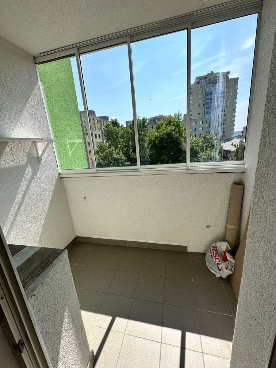 Prenájom bytu 3-izbový 70 m², Ľudovíta Fullu, Karlova Ves, Bratislavský kraj Prenájom bytu 3-izbový 70 m², Ľudovíta Fullu, Karlova Ves, Bratislavský kraj