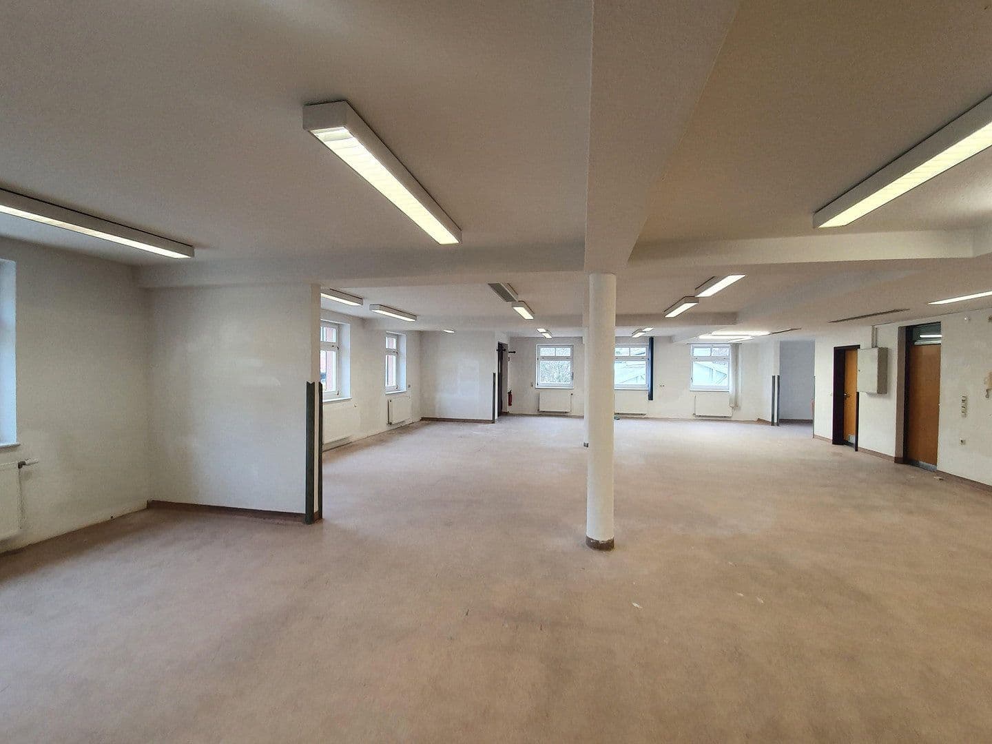 Prenájom kancelárie 291 m², Postplatz 6, Altensteig, Bádensko-Wurttembersko Prenájom kancelárie 291 m², Postplatz 6, Altensteig, Bádensko-Wurttembersko