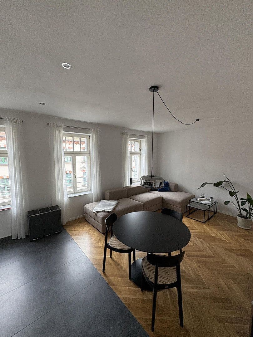 Prenájom bytu 3-izbový 87 m², Roßmarktstraße 9, Leipzig, Sasko Prenájom bytu 3-izbový 87 m², Roßmarktstraße 9, Leipzig, Sasko