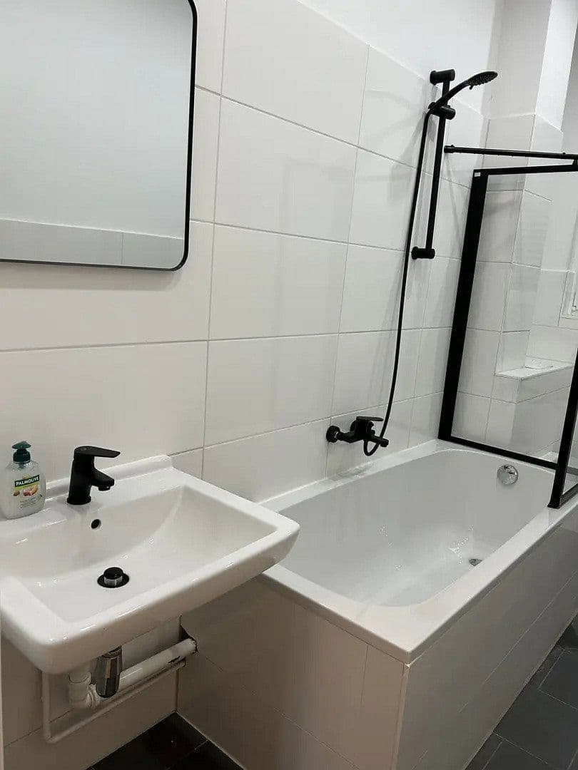 Prenájom bytu 3-izbový 65 m², Suderoder Straße 6, Berlin, Berlín Prenájom bytu 3-izbový 65 m², Suderoder Straße 6, Berlin, Berlín
