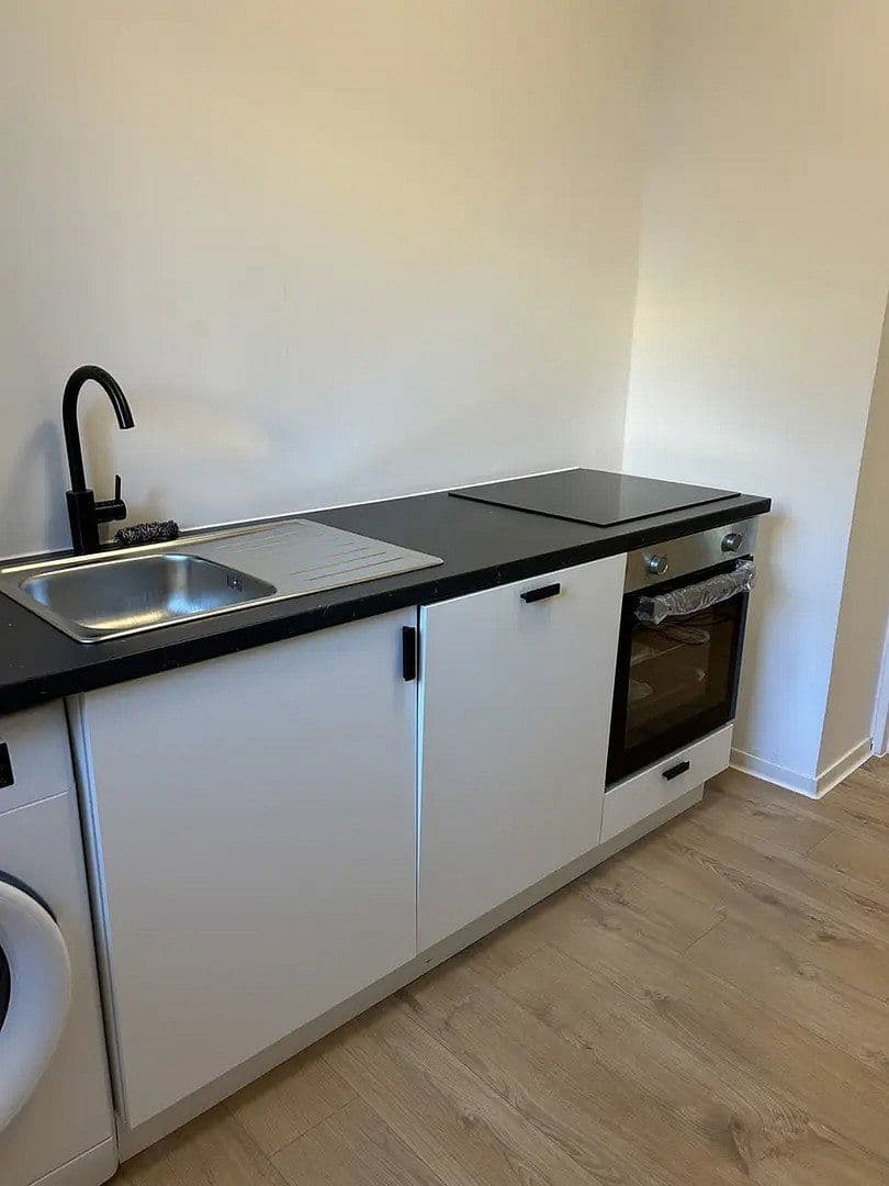 Prenájom bytu 3-izbový 65 m², Suderoder Straße 6, Berlin, Berlín Prenájom bytu 3-izbový 65 m², Suderoder Straße 6, Berlin, Berlín