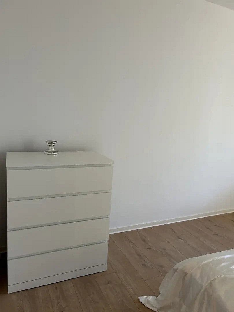 Prenájom bytu 3-izbový 65 m², Suderoder Straße 6, Berlin, Berlín Prenájom bytu 3-izbový 65 m², Suderoder Straße 6, Berlin, Berlín