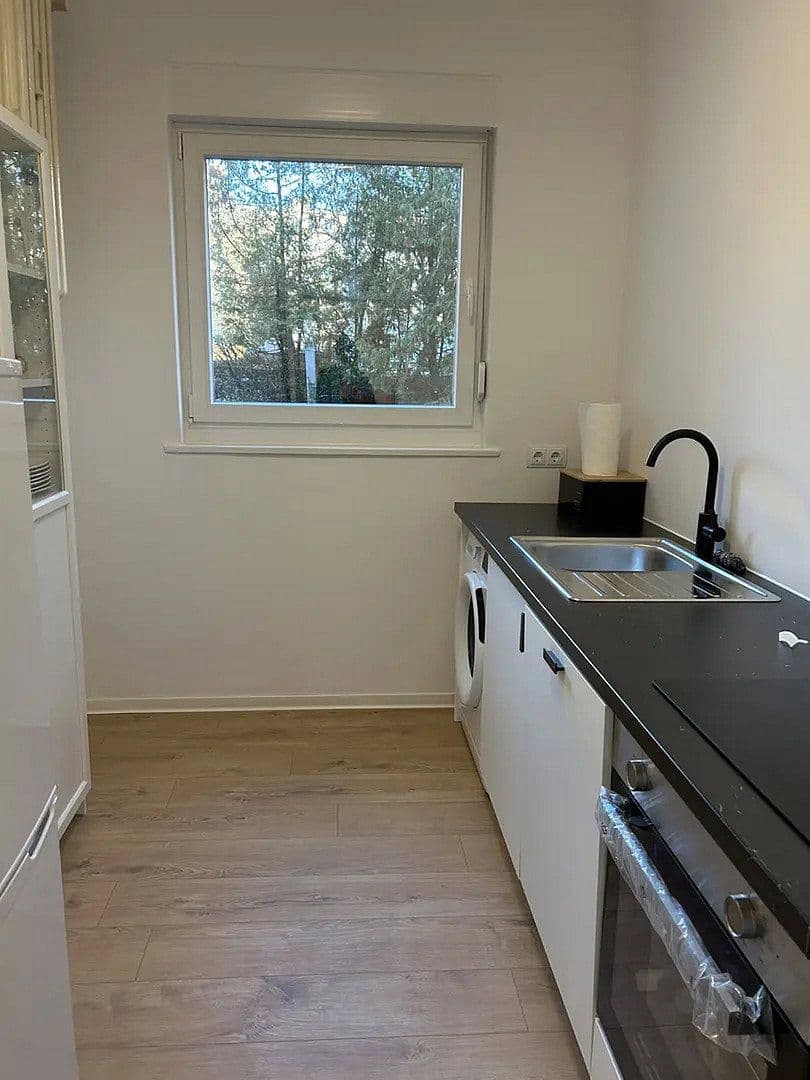 Prenájom bytu 3-izbový 65 m², Suderoder Straße 6, Berlin, Berlín Prenájom bytu 3-izbový 65 m², Suderoder Straße 6, Berlin, Berlín