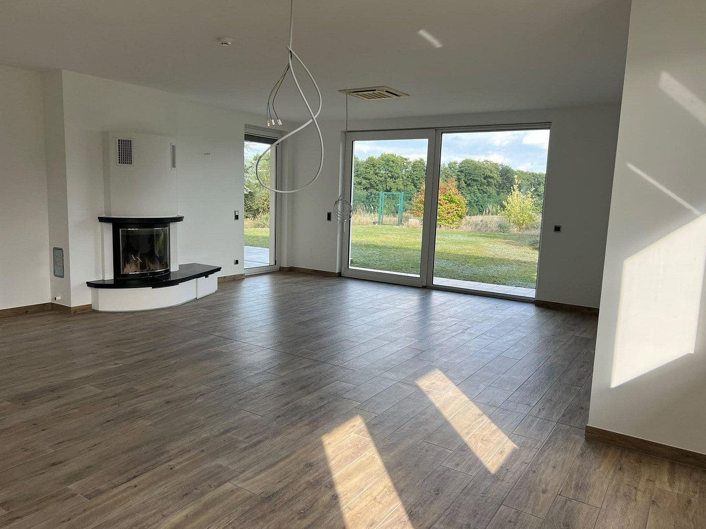 Predaj domu 240 m², pozemok 1.283 m², Ulmenstraße 24, Wandlitz, Brandenbursko Predaj domu 240 m², pozemok 1.283 m², Ulmenstraße 24, Wandlitz, Brandenbursko