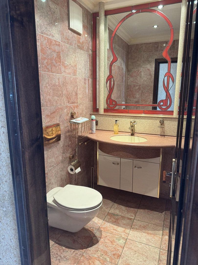 Predaj domu 160 m², pozemok 535 m², Rosbach v. d. Höhe, Hesensko Predaj domu 160 m², pozemok 535 m², Rosbach v. d. Höhe, Hesensko