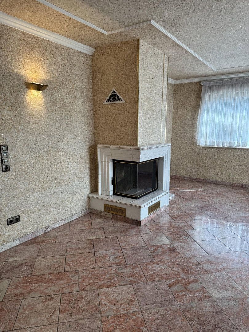Predaj domu 160 m², pozemok 535 m², Rosbach v. d. Höhe, Hesensko Predaj domu 160 m², pozemok 535 m², Rosbach v. d. Höhe, Hesensko