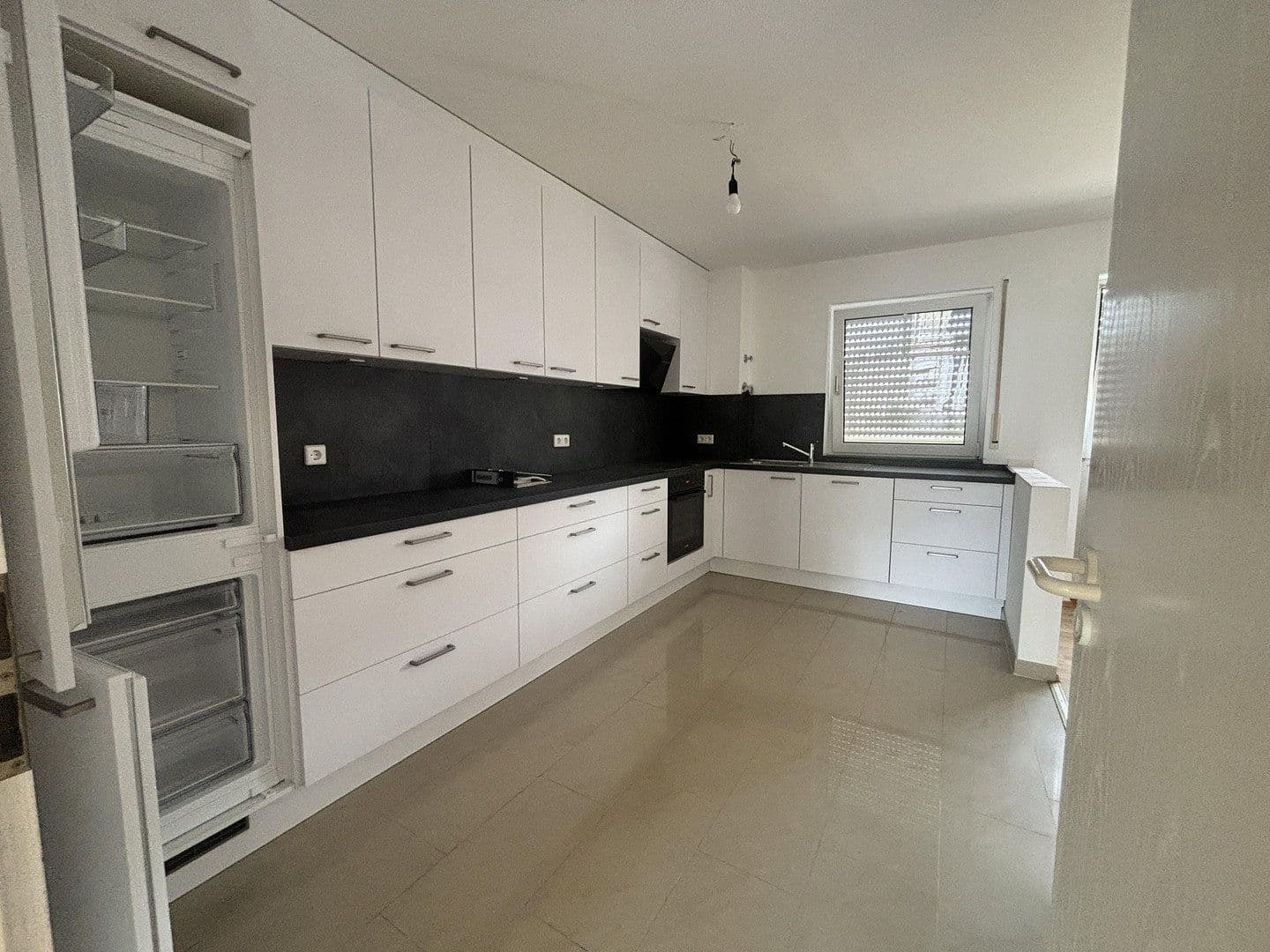 Prenájom bytu 4-izbový 129 m², Leopoldring 13 u. 13/1, Rastatt, Bádensko-Wurttembersko Prenájom bytu 4-izbový 129 m², Leopoldring 13 u. 13/1, Rastatt, Bádensko-Wurttembersko