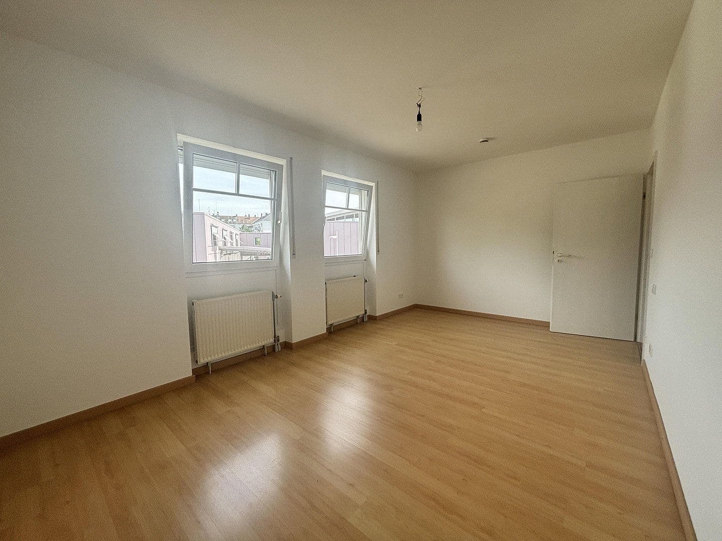 Prenájom bytu 4-izbový 129 m², Leopoldring 13 u. 13/1, Rastatt, Bádensko-Wurttembersko Prenájom bytu 4-izbový 129 m², Leopoldring 13 u. 13/1, Rastatt, Bádensko-Wurttembersko