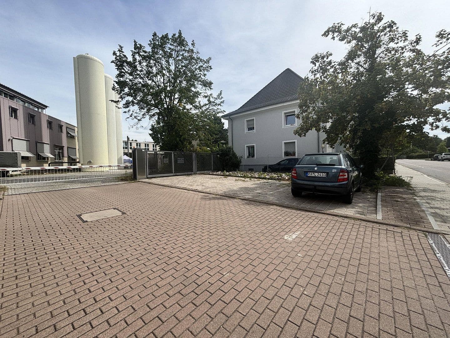 Prenájom bytu 4-izbový 129 m², Leopoldring 13 u. 13/1, Rastatt, Bádensko-Wurttembersko Prenájom bytu 4-izbový 129 m², Leopoldring 13 u. 13/1, Rastatt, Bádensko-Wurttembersko