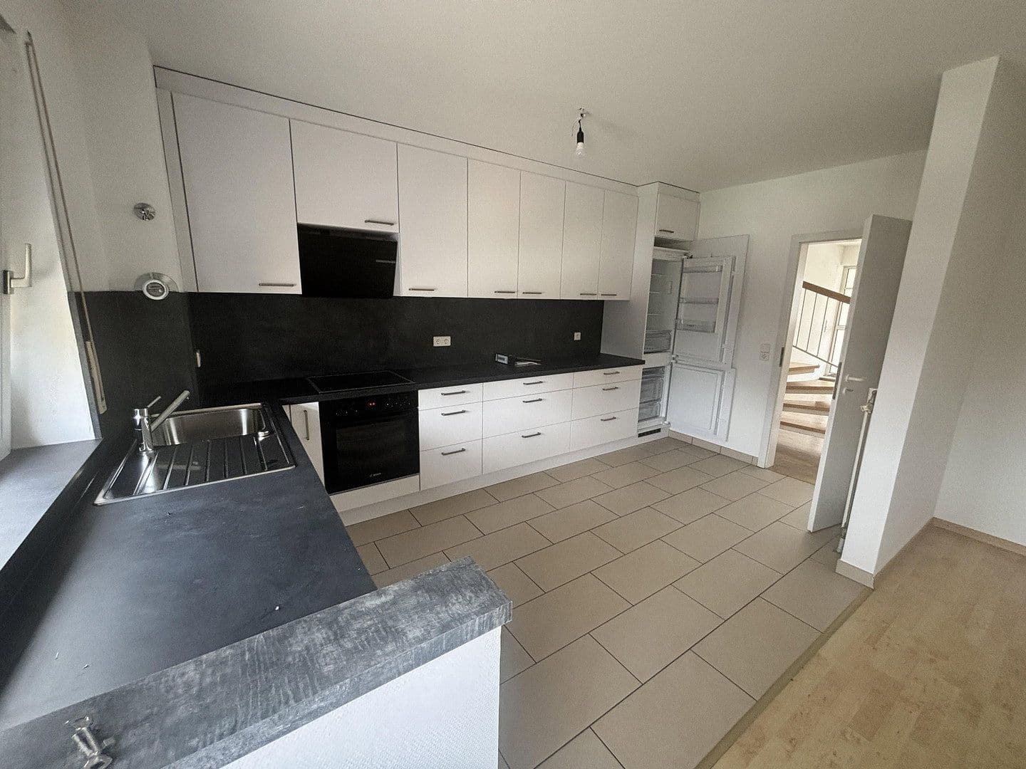 Prenájom bytu 4-izbový 129 m², Leopoldring 13 u. 13/1, Rastatt, Bádensko-Wurttembersko Prenájom bytu 4-izbový 129 m², Leopoldring 13 u. 13/1, Rastatt, Bádensko-Wurttembersko