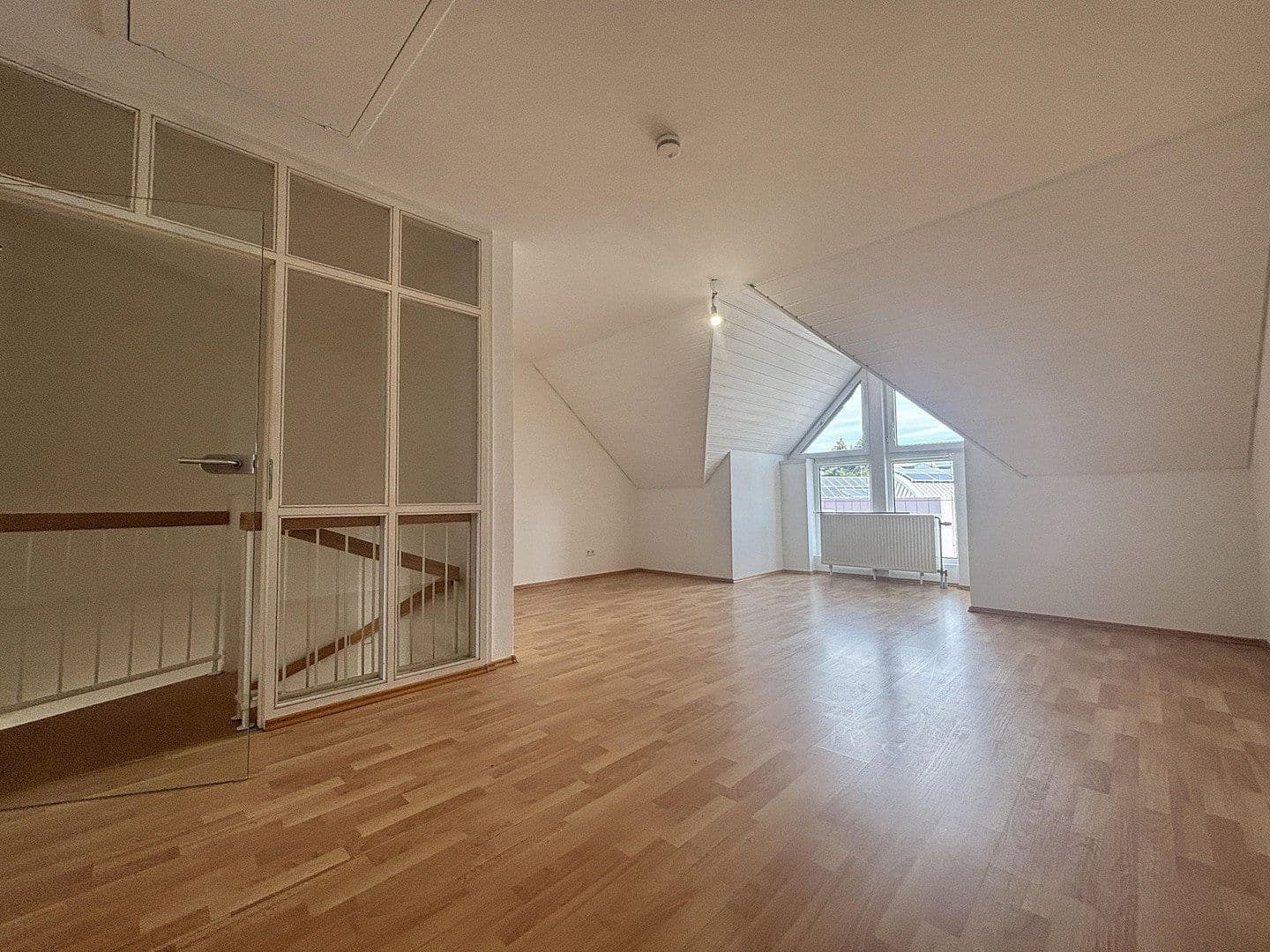 Prenájom bytu 4-izbový 129 m², Leopoldring 13 u. 13/1, Rastatt, Bádensko-Wurttembersko Prenájom bytu 4-izbový 129 m², Leopoldring 13 u. 13/1, Rastatt, Bádensko-Wurttembersko