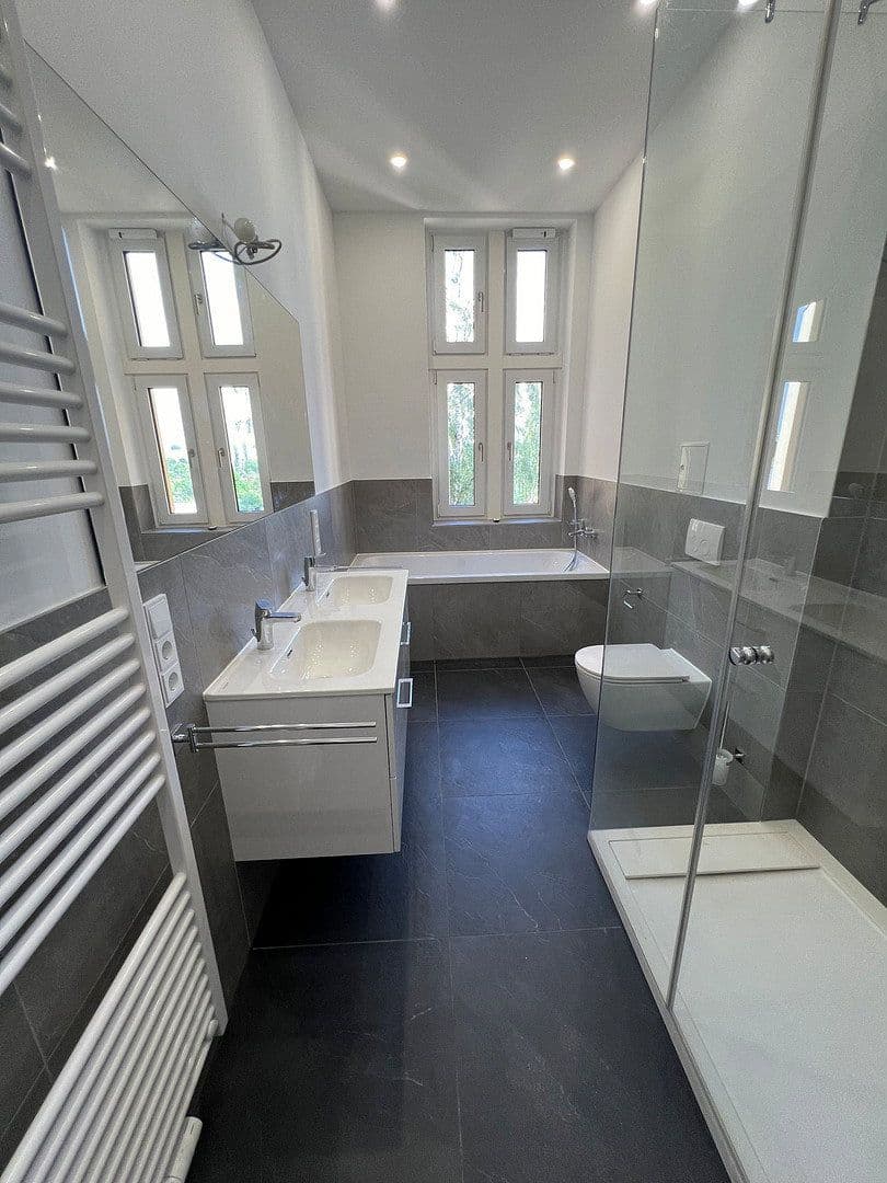 Prenájom bytu 4-izbový 142 m², Berlin, Berlín Prenájom bytu 4-izbový 142 m², Berlin, Berlín