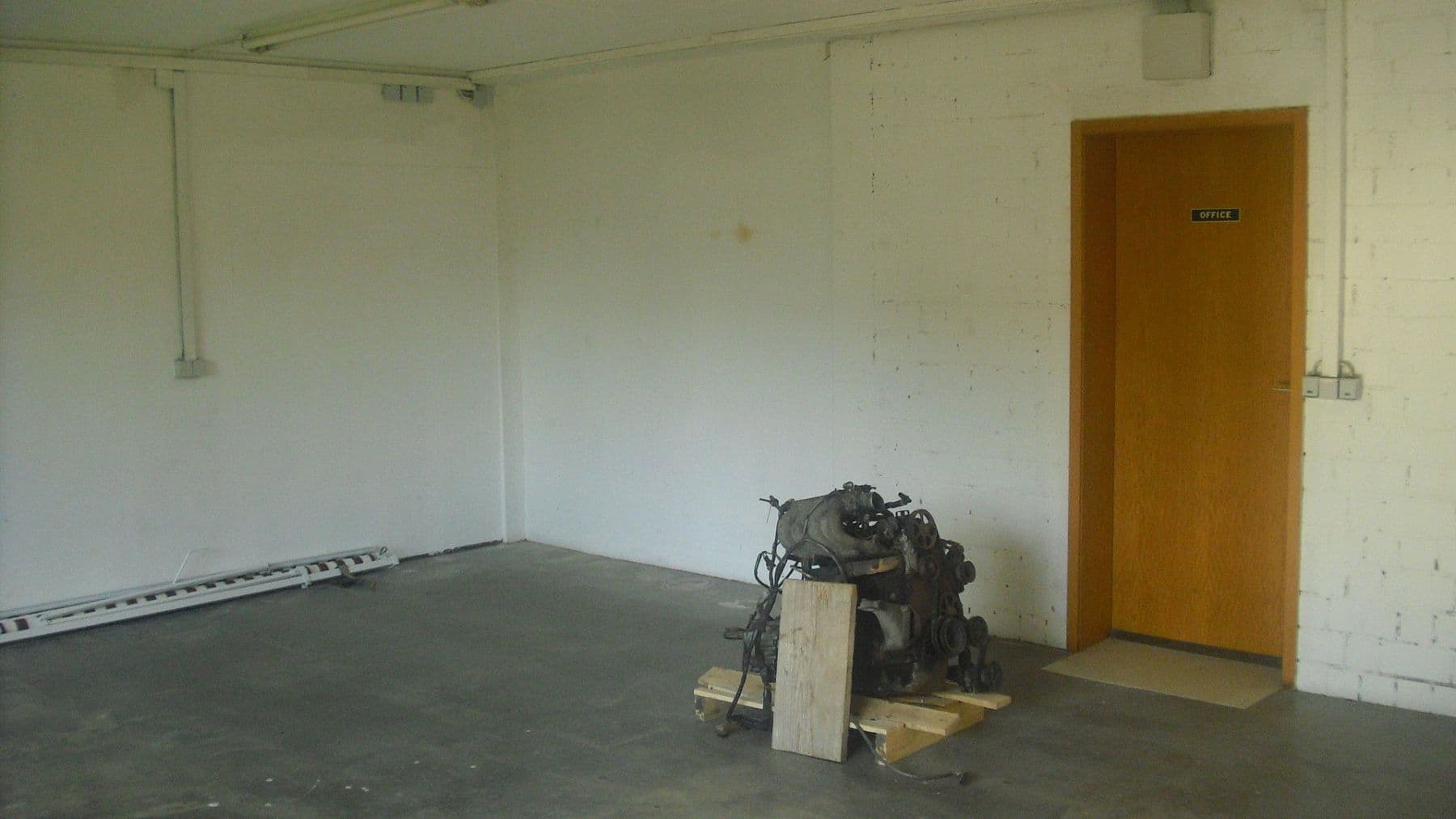 Prenájom nebytového priestoru 150 m², Nürtingen, Bádensko-Wurttembersko Prenájom nebytového priestoru 150 m², Nürtingen, Bádensko-Wurttembersko
