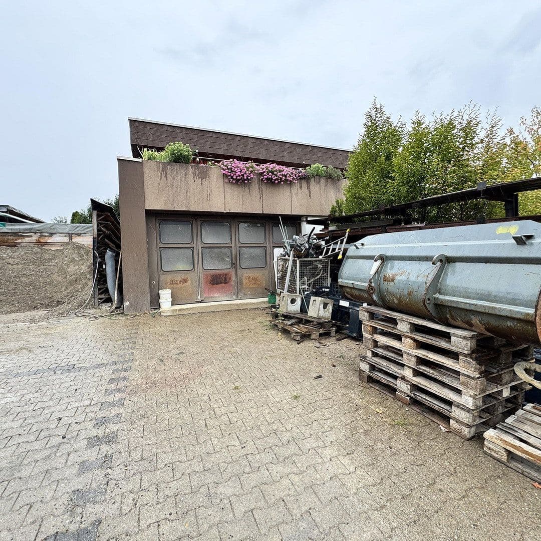 Prenájom nebytového priestoru 150 m², Nürtingen, Bádensko-Wurttembersko Prenájom nebytového priestoru 150 m², Nürtingen, Bádensko-Wurttembersko