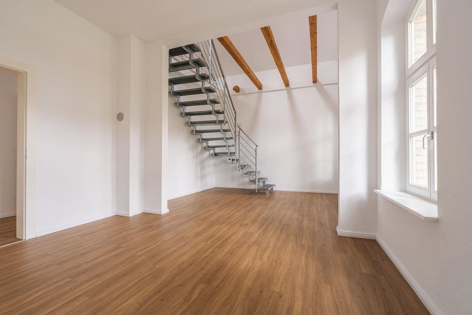 Prenájom bytu 2-izbový 113 m², Delmenhorst, Dolné Sasko Prenájom bytu 2-izbový 113 m², Delmenhorst, Dolné Sasko