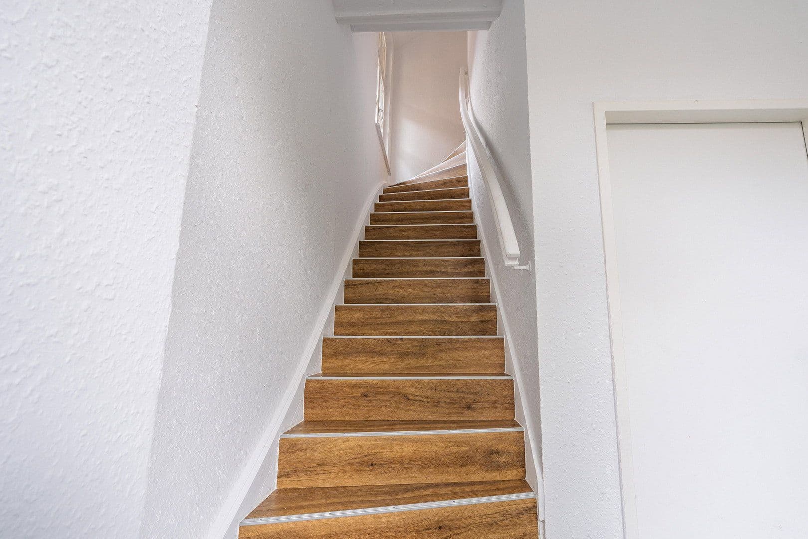 Prenájom bytu 2-izbový 113 m², Delmenhorst, Dolné Sasko Prenájom bytu 2-izbový 113 m², Delmenhorst, Dolné Sasko