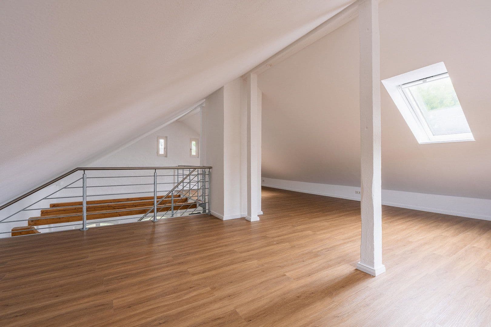 Prenájom bytu 2-izbový 113 m², Delmenhorst, Dolné Sasko Prenájom bytu 2-izbový 113 m², Delmenhorst, Dolné Sasko