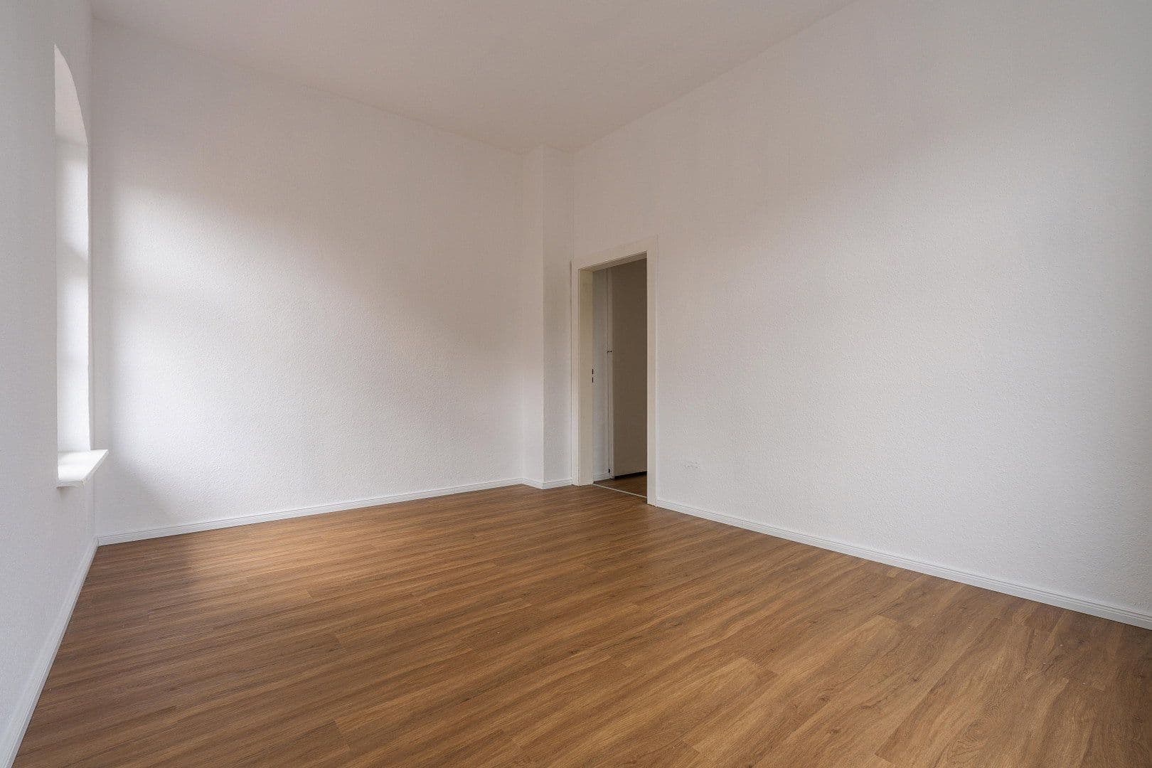 Prenájom bytu 2-izbový 113 m², Delmenhorst, Dolné Sasko Prenájom bytu 2-izbový 113 m², Delmenhorst, Dolné Sasko