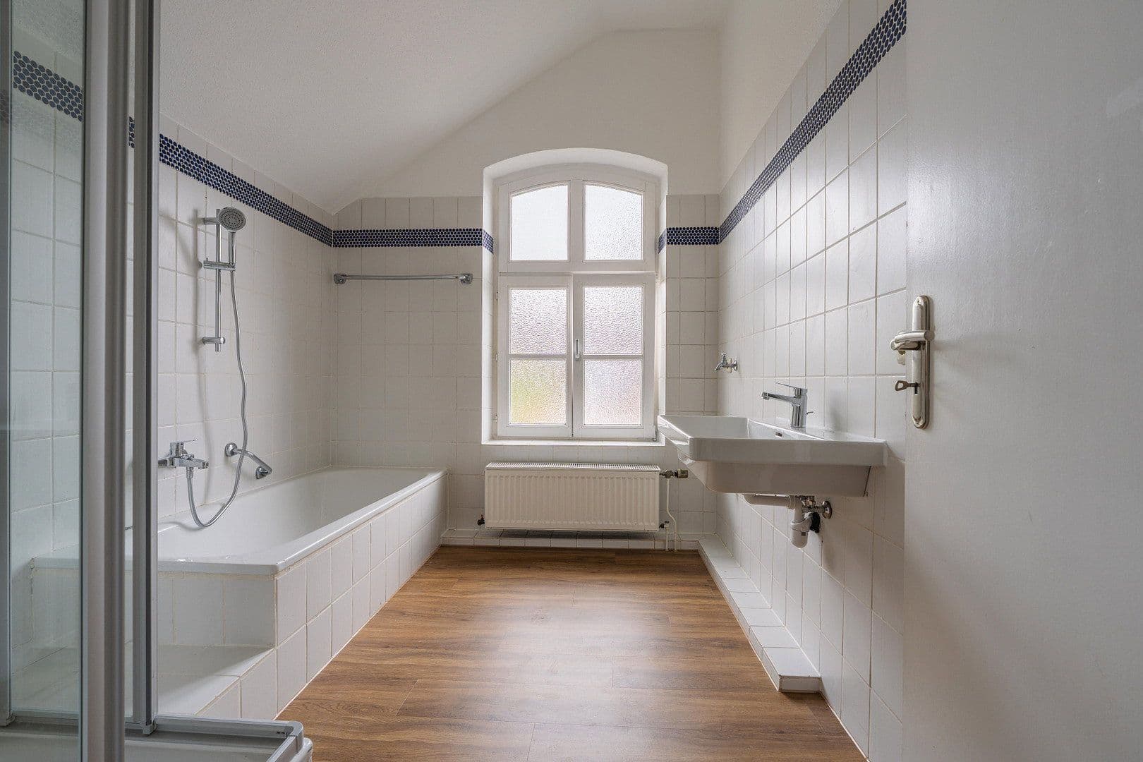 Prenájom bytu 2-izbový 113 m², Delmenhorst, Dolné Sasko Prenájom bytu 2-izbový 113 m², Delmenhorst, Dolné Sasko
