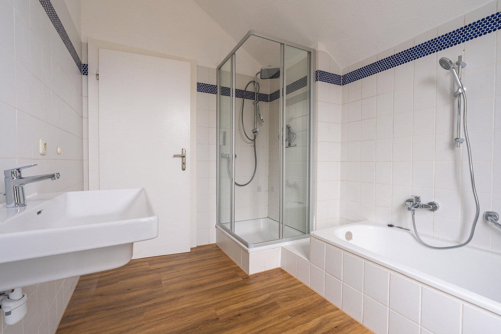 Prenájom bytu 2-izbový 113 m², Delmenhorst, Dolné Sasko Prenájom bytu 2-izbový 113 m², Delmenhorst, Dolné Sasko