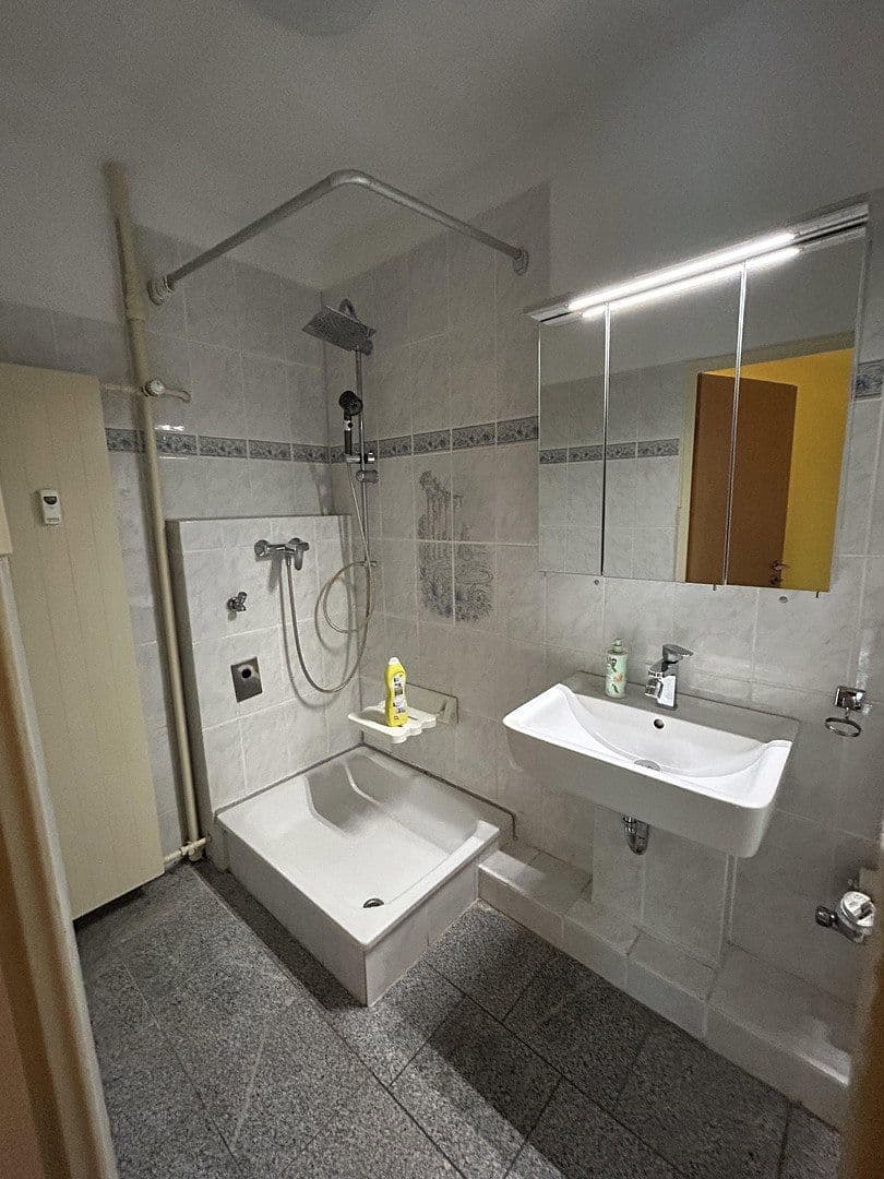 Prenájom bytu 3-izbový 70 m², In der Adelenhütte 6, Köln, Severné Porýnie - Westfálsko Prenájom bytu 3-izbový 70 m², In der Adelenhütte 6, Köln, Severné Porýnie - Westfálsko