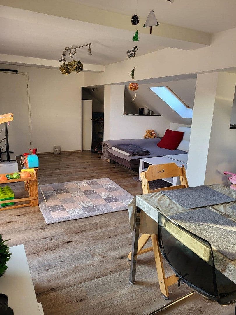 Prenájom bytu 3-izbový 93 m², Heroldstrasse 8, Nürnberg, Bavorsko Prenájom bytu 3-izbový 93 m², Heroldstrasse 8, Nürnberg, Bavorsko